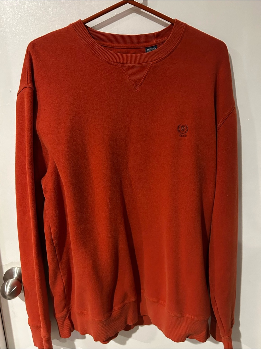 Izod men’s orange sweatshirt